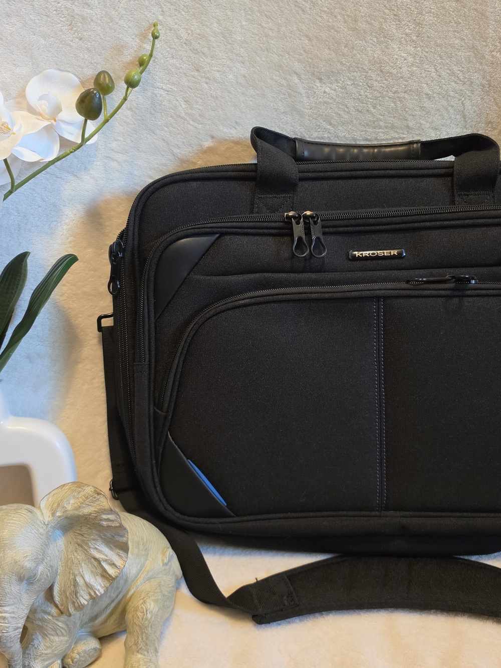 KROSER 17.3 Inch Laptop Computer Briefcase, Water-Repellent Messenger Bag.